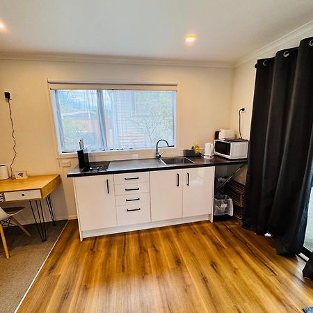 Modern 1 Bedroom Guest House Ъпър Хът Екстериор снимка