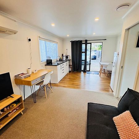 Modern 1 Bedroom Guest House Ъпър Хът Екстериор снимка
