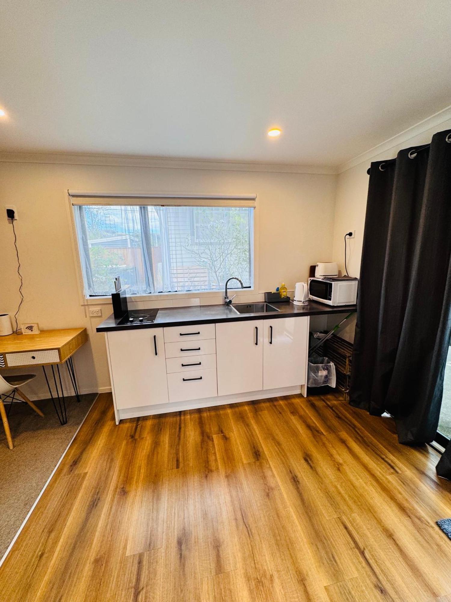 Modern 1 Bedroom Guest House Ъпър Хът Екстериор снимка